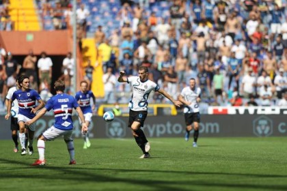  德甲赛场频现世界波精彩远射不断